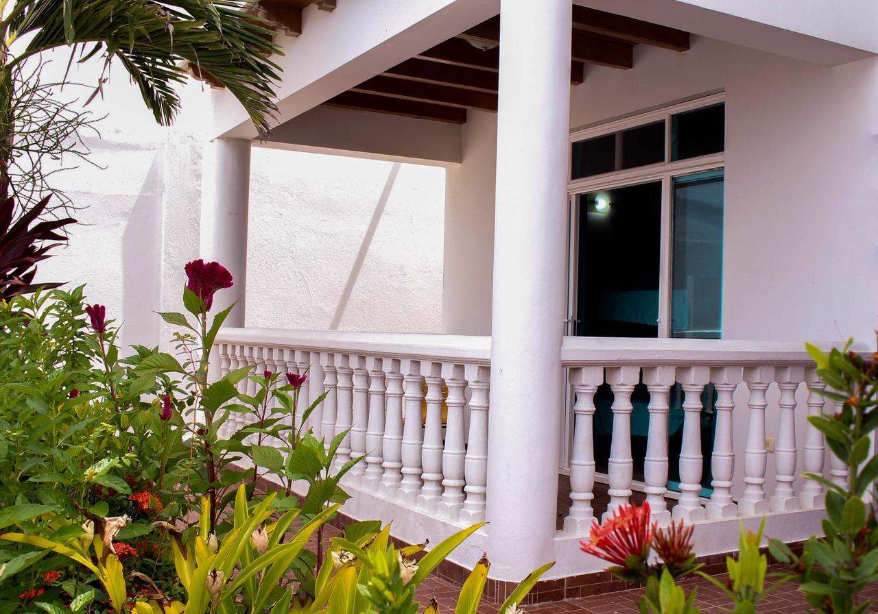 Hotel Aria Manzanillo Картахена Экстерьер фото